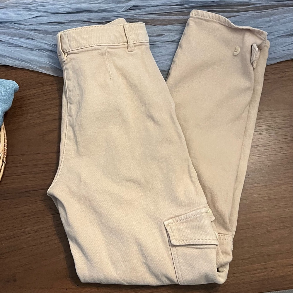 Aritiza cargo beige pants size 4